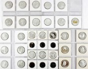 Ausländische Münzen und Medaillen
Frankreich
Lots
Schöne Sammlung von ca. 260 Münzen in 5 Münzalben aus 1941 bis 2007. Dabei Kurs- und Gedenkmünzen...