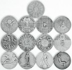 Medaillen
Drittes Reich
Komplette Serie der 13 verschiedenen Silber-Kalendermedaillen 1933 bis 1945, jew. mit Jahresregent, Sonntagen, Feiertagen, a...