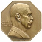 Medaillen
Medicina in Nummis
Personenmedaillen
Eins., achteckige Bronzeplakette o.J. von Schwartz. Büste r. 70 X 70 mm.
vorzüglich