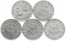 Drittes Reich
Gedenkmünzen
2 Reichsmark Luther 1933-1934
5 Stück: 1933 A,D,E,F,G. gutes vorzüglich bis Stempelglanz, alle überdurchschnittlich