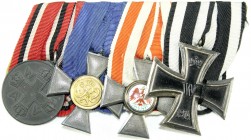 Orden und Ehrenzeichen
Deutschland
Deutsche Länder, bis 1918
Preussen. Vierer-Ordenspange (Frackschnalle): Rotkreuz-Medaille Eisen geschwärzt, Land...