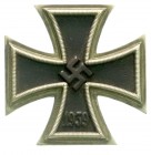 Orden und Ehrenzeichen
Deutschland
Drittes Reich, 1933-1945
Eisernes Kreuz I. Klasse 1939. Mit Nadel, ohne Herstellerangabe. Flache Ausführung mit ...