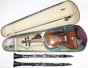 Varia
Musikartikel
Musikinstrumente
3 Instrumente: Violine mit Brandmarke "Stainer" und Klebezettel "Stainer 1765" (jedoch wohl spätere Anfertigung...