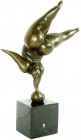 Varia
Skulpturen und Plastiken
Bronzeskulptur "abstrakte Rubensdame im Handstand auf Ball" auf Marmorsockel. Signiert Milo. Gesamthöhe 33 cm.
Die S...