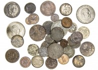 Lote de 44 monedas españolas, 9 en plata. A examinar. BC/S/C.