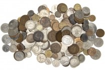 Gran Bretaña. Lote de 206 monedas, algunas en plata. A examinar. BC/S/C.