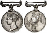 Gran Bretaña. 1854. Victoria. Medalla de campaña para las unidades británicas en la guerra de Crimea (1854-1856). Grabador: B. Wyon SC. Con pasador. S...
