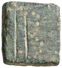 Ponderal bizantino de 1/2 sólido. Cuadrado, en bronce. Letras IB en una de sus caras. 2,33 g. MBC.