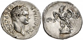 (76 d.C.). Tito. Éfeso. Denario. (Spink 2430) (S. 61a) (RIC. 1481, de Vespasiano). Pequeña grieta radial. 2,89 g. EBC-.
