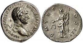 (121 d.C.). Adriano. Denario. (Spink 3520) (S. 1120) (RIC. 385). Raspaduras en canto. 3,15 g. EBC-.