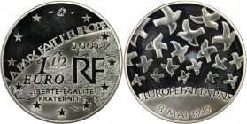Europäische Münzen und Medaillen, Frankreich / France. 60 Jahre Frieden und Freiheit. 1 1/2 Euro 2005. 22,20 g. 0.900 Silber. 0.64 OZ. KM 1441. Polier...