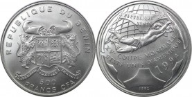 Weltmünzen und Medaillen, Benin. "1992 WM-Fußball". 500 Francs 1992. 12,0 g. 0.999 Silber. 0.39 OZ. KM 3. Stempelglanz