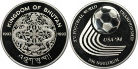 Weltmünzen und Medaillen, Bhutan. Ball mit Schweif. 300 Ngultrums 1993. 31,32 g. 0.925 Silber. 0.93 OZ. KM 78. Polierte Platte. Fingerabdrücke