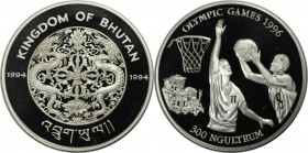 Weltmünzen und Medaillen, Bhutan. Olympische Spiele Atlanta 1996 - Basketball. 300 Ngultrums 1994. 31,32 g. 0.925 Silber. 0.93 OZ. KM 73. Polierte Pla...