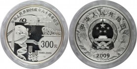 Weltmünzen und Medaillen, China. 300 Yuan (1 kg Silber) 2009, 60. Jahrestag der Gründung der Volksrepublik China. 1.000 g. Feinsilber. KM 1897. In Ori...