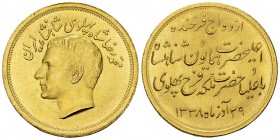 Iran AV 2 1/2 Pahlevi SH 1338 

Iran. Mohammed Reza Pahlavi (1941-1979). AV 2 1/2 Pahlevi 1338 AH (1960) (31 mm, 20.06 g). 
 KM 1163A.
 
Extremel...