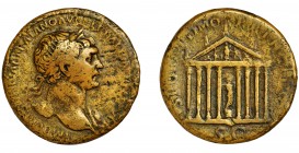 IMPERIO ROMANO. TRAJANO. Sestercio. Roma (104-111 d.C.). R/ Templo octástilo de Venus, en el interior Venus de pie, Júpiter sentado en el frontón, fla...