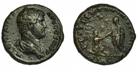 IMPERIO ROMANO. ADRIANO. As. Roma (134-138). R/ Adriano estrechando la mano a Hispania arrodillada ante él; RESTITVTORI HISPANIAE, SC. AE 12,54 g. 26 ...