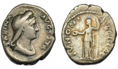 IMPERIO ROMANO. SABINA. Denario. Roma (128-136). R/ Juno a izq. con pátera y cetro. IVNONI REGINAE. AR 3,32 g. 17,2 mm. RIC-395a. MC-/BC+.