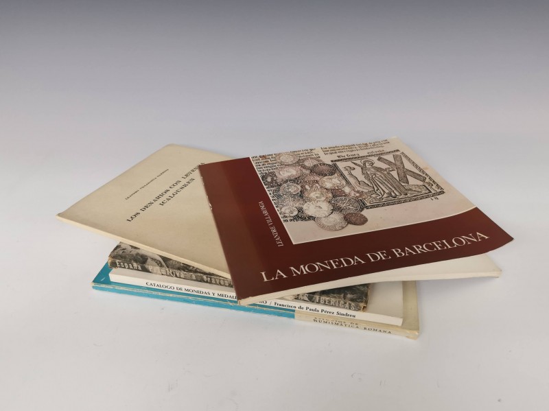 Lote 5 libros: L. Villaronga, Los denarios con leyenda Icalgusken, Barcelona, 19...