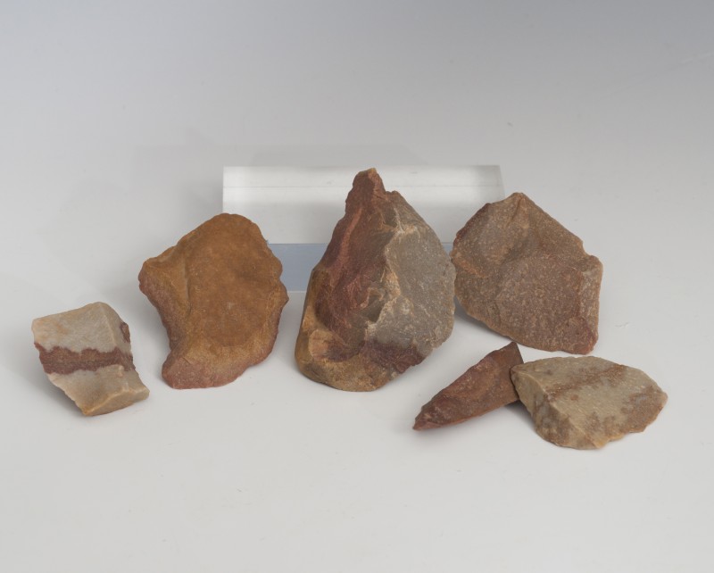 PREHISTORIA. Período Musteriense. Lote de seis útiles líticos (80.000 a.C.). Cua...