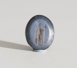 ROMA. Imperio Romano. Entalle (II-III d.C.). Nicolo. Con representación de Minerva de pie a derecha con lanza y escudo. Altura 11 mm.