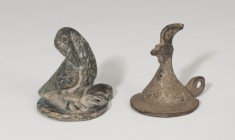 ROMA. Imperio Romano. Lote de dos apliques (II-IV d.C.). Bronce. Con representación de aves. Altura 3,1 y 3,2 cm.