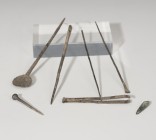 ROMA. Imperio Romano. Lote de siete objetos médicos y/o domésticos (I-IV d.C.). Plata y bronce. Una cuchara (ligula), una pinza (vulsellae), fragmento...
