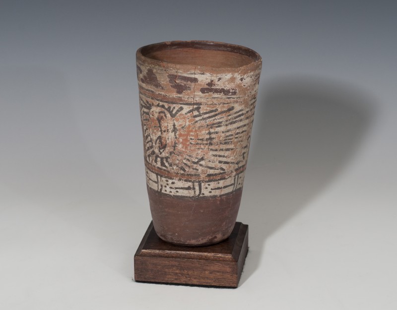 PREHISPÁNICO. Cultura Nazca. Vasija o Vaso (175-597 d.C.). Cerámica polícroma, r...