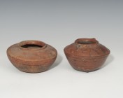 PREHISPÁNICO. Cultura Nariño-Carchi. Lote de dos vasijas (500-1532 d.C.). Cerámica policromada. Altura 7,5 y 8,4 cm. Diámetro 6,2 y 7,2 cm.