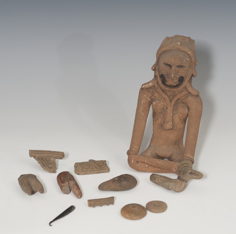PREHISPÁNICO. Período Formativo Temprano-Medio. Lote de 11 objetos: pintaderas, ...