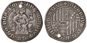 Napoli – Alfonso I d'Aragona (1442-1458) - Carlino - MIR Manca RRR Variante ALONSUS nella legenda al dritto. Foro. Inedito? 3,31 grammi. Con cartellin...
