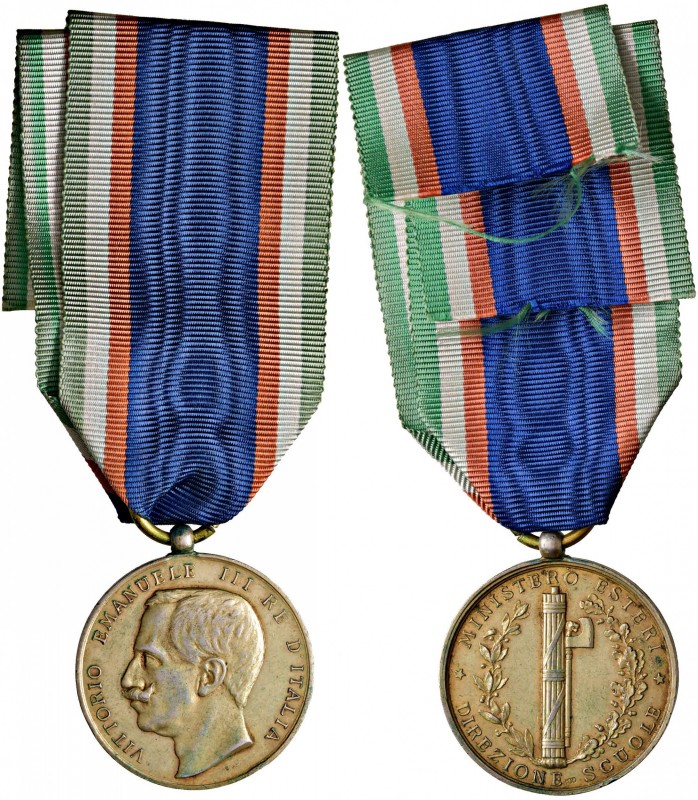 Vittorio Emanuele III (1900-1945) - Medaglia - C Con nastrino. In argento. Graff...