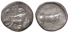 GRECHE - SICILIA - Selinunte - Litra - Ninfa seduta a s. su una roccia con serpente nella mano d. /R Toro androcefalo a d. Mont. 4734 (AG g. 0,67)
 ...