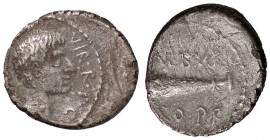 ROMANE IMPERIALI - Augusto (27 a.C.-14 d.C.) - Denario - Testa a d. /R Clava Cr. 518/1 (AG g. 3,51) Decentrato al D/
 Decentrato al D/
qBB