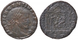 ROMANE IMPERIALI - Massenzio (306-312) - Follis - Testa laureata a d. /R Tre personaggi entro tempio (MI g. 6,55) Porosità
 Porosità
BB