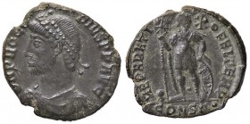 ROMANE IMPERIALI - Procopio (365-366) - AE 3 (Costantinopoli) - Busto diademato e corazzato a s. /R L'Imperatore stante di fronte con la testa a d. co...