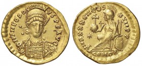 ROMANE IMPERIALI - Teodosio II (402-450) - Solido (Costantinopoli) - Busto elmato e corazzato di fronte con lancia e scudo /R Costantinopoli elmata se...