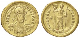 ROMANE IMPERIALI - Teodosio II (402-450) - Solido (Tessalonica) - Busto elmato e corazzato di fronte con lancia e scudo /R Teodosio stante di fronte c...