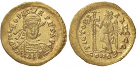 ROMANE IMPERIALI - Leone I (457-473) - Solido (Costantinopoli) - Busto diademato di fronte con lancia /R La Vittoria stante a s. con lunga croce RIC 6...