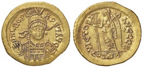 ROMANE IMPERIALI - Leone I (457-473) - Solido (Costantinopoli) - Busto diademato di fronte con lancia /R La Vittoria stante a s. con lunga croce RIC 6...