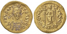 ROMANE IMPERIALI - Leone I (457-473) - Solido (Costantinopoli) - Busto diademato di fronte con lancia /R La Vittoria stante a s. con lunga croce RIC 6...