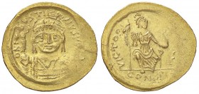BIZANTINE - Giustino II (565-578) - Solido - Busto diademato e corazzato di fronte; a s., una Vittoria /R Costantinopoli seduta di fronte con asta e g...