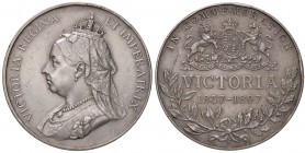 MEDAGLIE ESTERE - GRAN BRETAGNA - Vittoria (1837-1901) - Medaglia 1897 - 60° anniversario del regno AG Ø 38Sul bordo: ALDn. GEORGE D. WIKE, MAYOR OF B...
