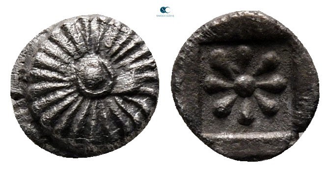 Ionia. Erythrai circa 480-450 BC. 
Hemiobol AR

6 mm, 0,29 g

Floral orname...