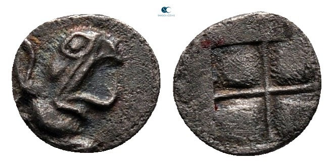 Ionia. Teos circa 500-475 BC. 
Tetartemorion AR

6 mm, 0,19 g

Head of grif...