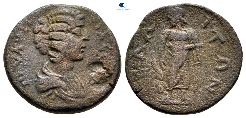 Aiolis. Elaia. Julia Domna. Augusta AD 193-217. 
Bronze Æ

18 mm, 3,53 g

I...