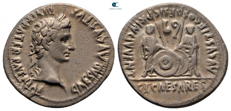 Augustus 27 BC-AD 14. Lugdunum (Lyon)
Denarius AR

20 mm, 3,73 g

CAESAR AV...