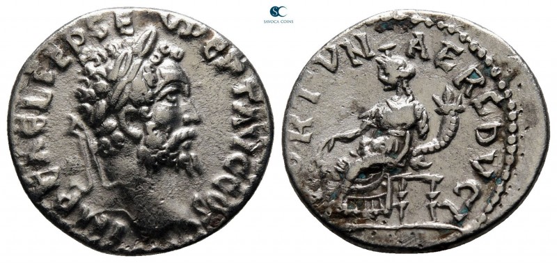 Septimius Severus AD 193-211. Emesa
Denarius AR

18 mm, 2,47 g

IMP CAE L S...