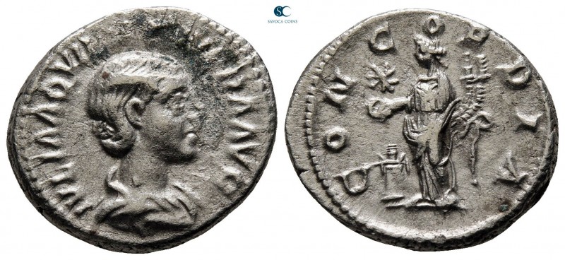 Aquilia Severa AD 220-222. Rome
Denarius AR

20 mm, 4,07 g

IVLIA AQVI[LIA ...